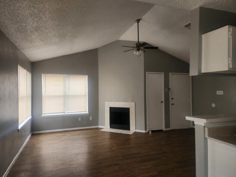 More Photos Of 5502 Farley Dr, Houston Apartments For Sale