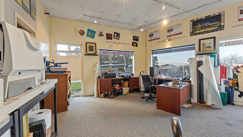 More Photos Of 240 Hwy 101, Bandon Freestanding For Sale