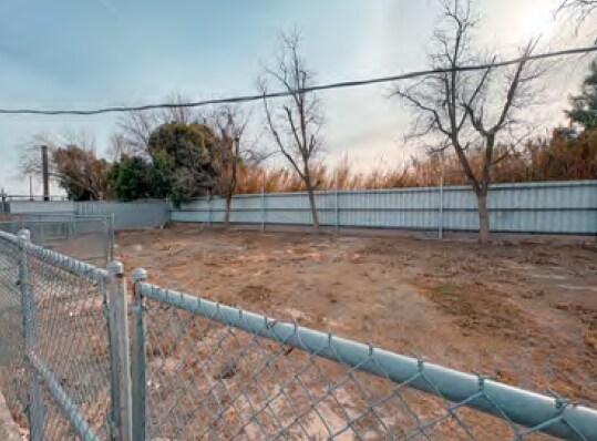 More Photos Of 7184 Alameda Ave, El Paso Veterinarian Kennel For Sale