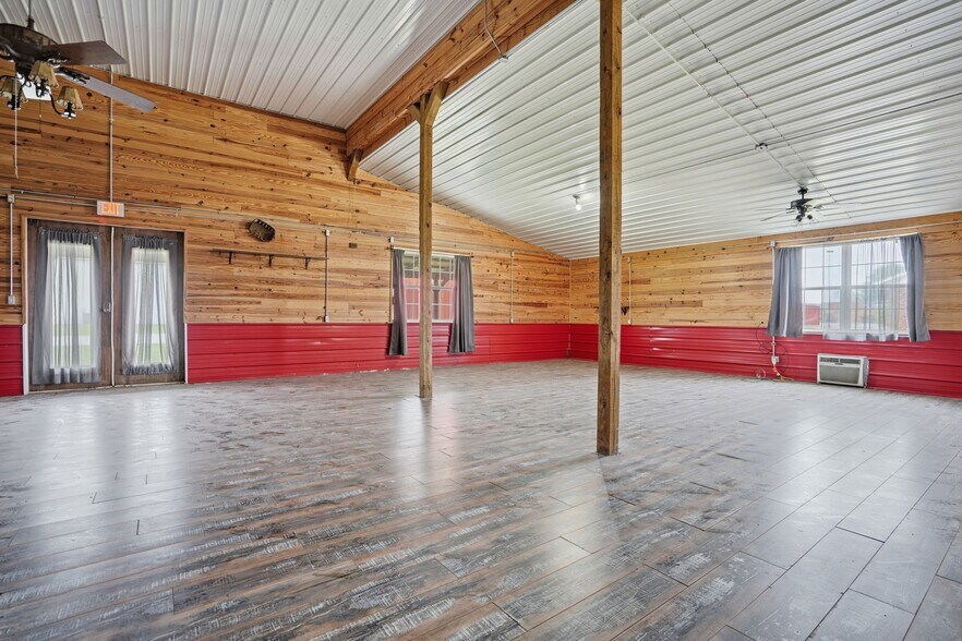 More Photos Of 113 S Wilder St, Chouteau General Retail For Sale