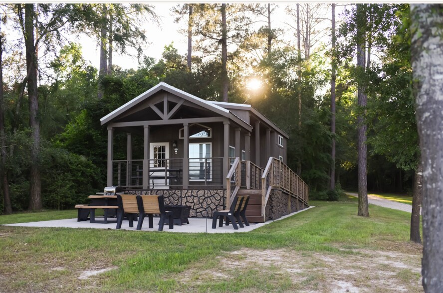 More Photos Of 1907 Pinecrest Rd, Trinity Trailer Camper Park For Sale