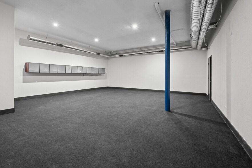 More Photos Of 2400 24th St, Rock Island Office Residential For Lease