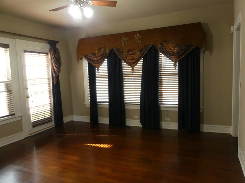 More Photos Of 304 S Trinity St, Decatur Office Residential For Lease