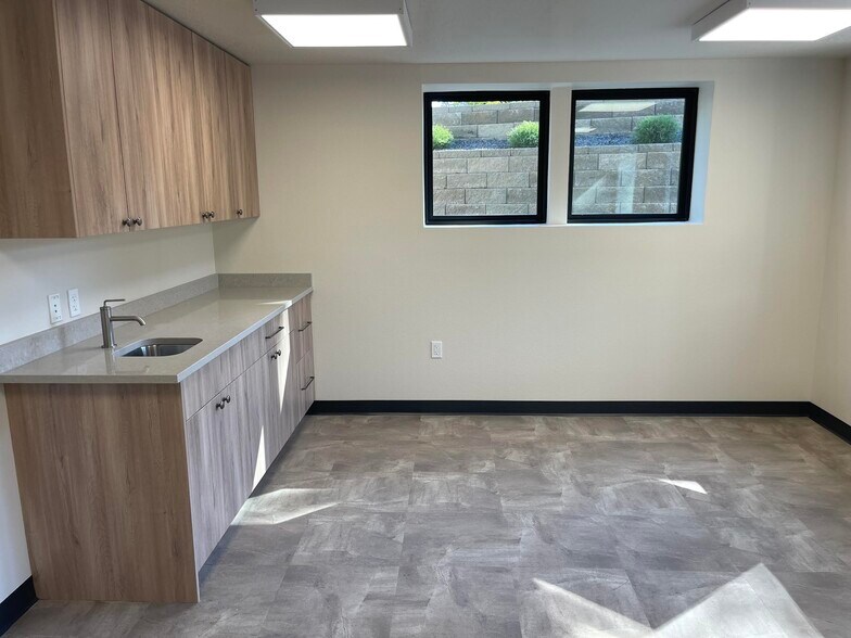 More Photos Of 1107 W Ironwood Dr, Coeur d'Alene Office For Lease