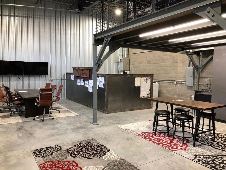 More Photos Of 2100 Double Creek Dr, Round Rock Warehouse For Lease