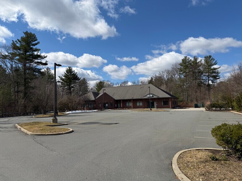 More Photos Of 2345 Main St, Tewksbury Freestanding For Lease