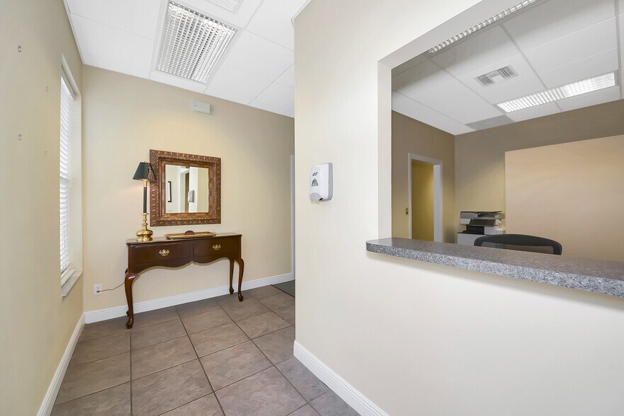 More Photos Of 6981 Curtiss Ave, Sarasota Medical For Lease