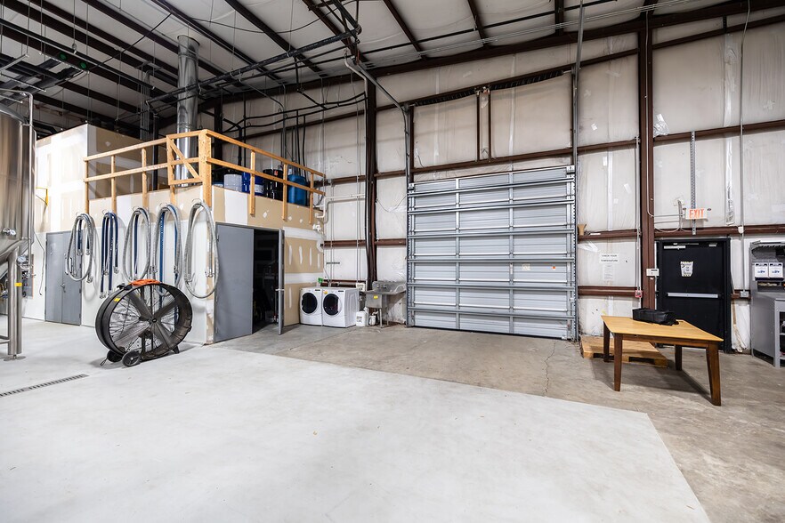 More Photos Of 110 Greenfield St, Wilmington General Retail For Sale