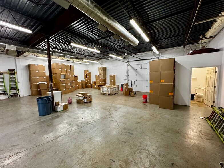 More Photos Of 1600 S Noland Rd, Independence Light Distribution For Lease