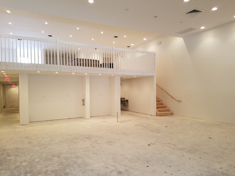 More Photos Of 374-384 Miracle Mile, Coral Gables Storefront For Lease