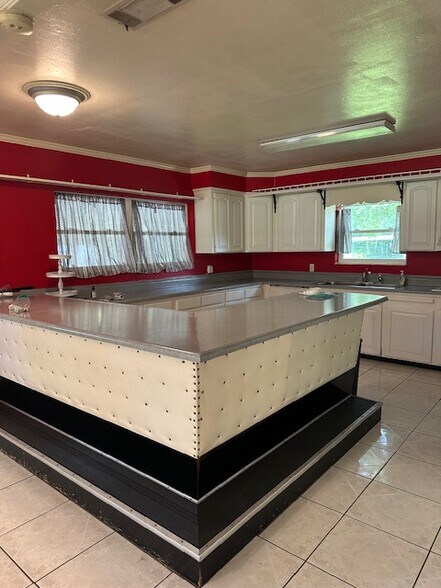 More Photos Of 1308 US Highway 80, Bloomingdale Office For Lease