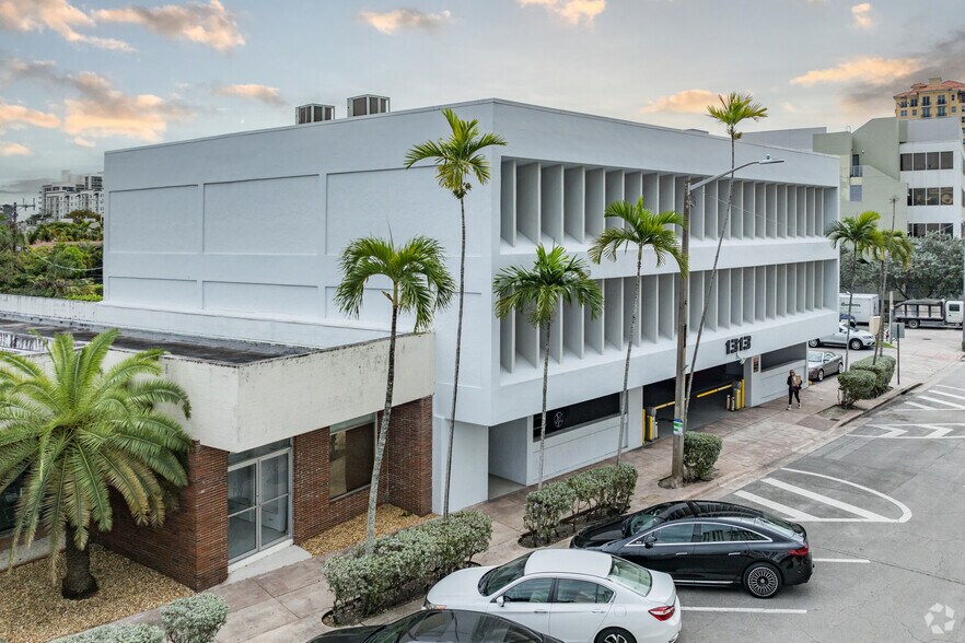 More Photos Of 1313 Ponce De Leon Blvd, Coral Gables Office For Lease