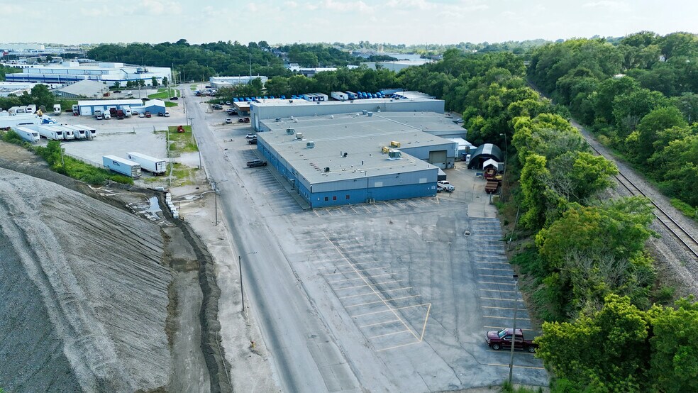 More Photos Of 3900 Dahlman Ave, Omaha Warehouse For Lease