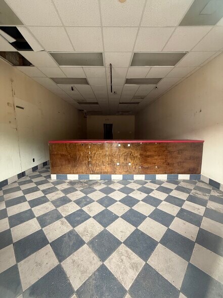 More Photos Of 123 W Northside Dr, Jackson General Retail For Lease