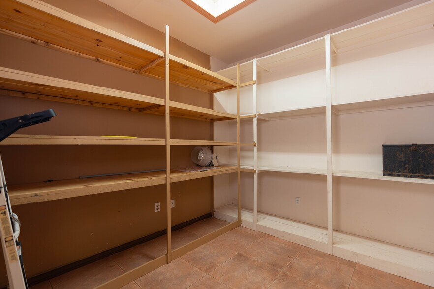 More Photos Of 101 E Crockett Ave, Alamo Office For Sale