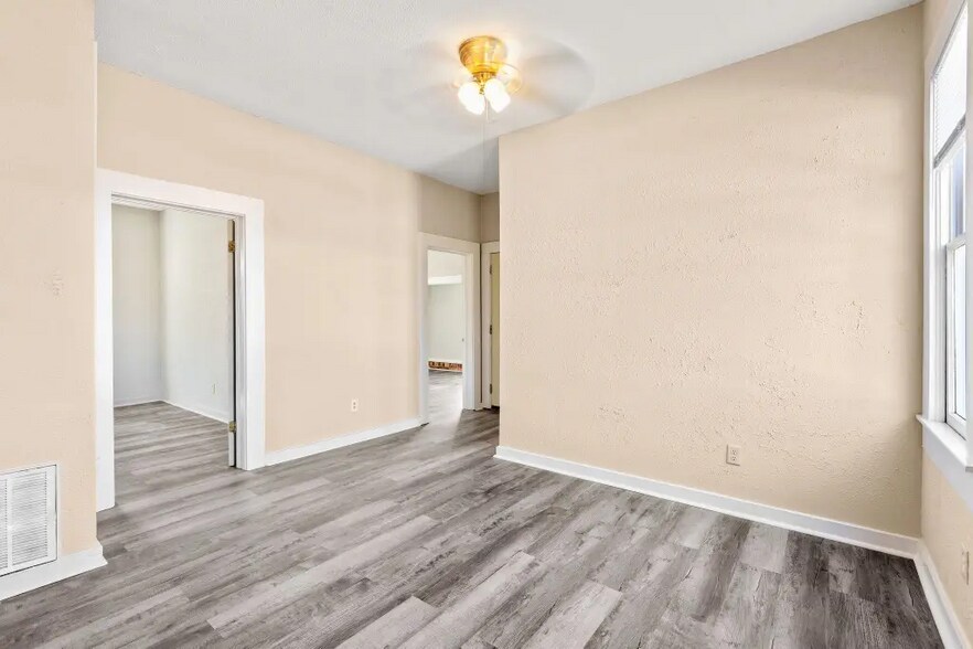 More Photos Of 2001 E Grand Ave, Marshall Office For Sale