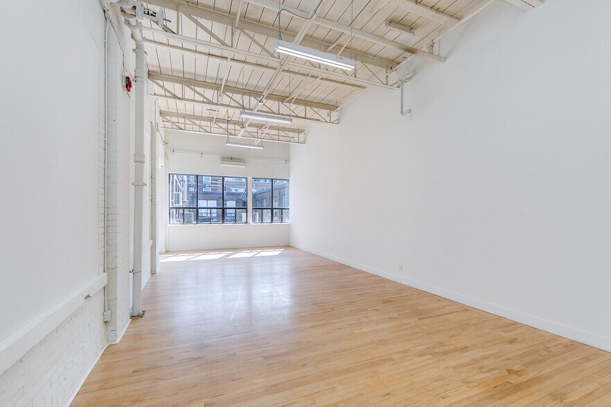 More Photos Of 276 Carlaw Av, Toronto Showroom For Lease