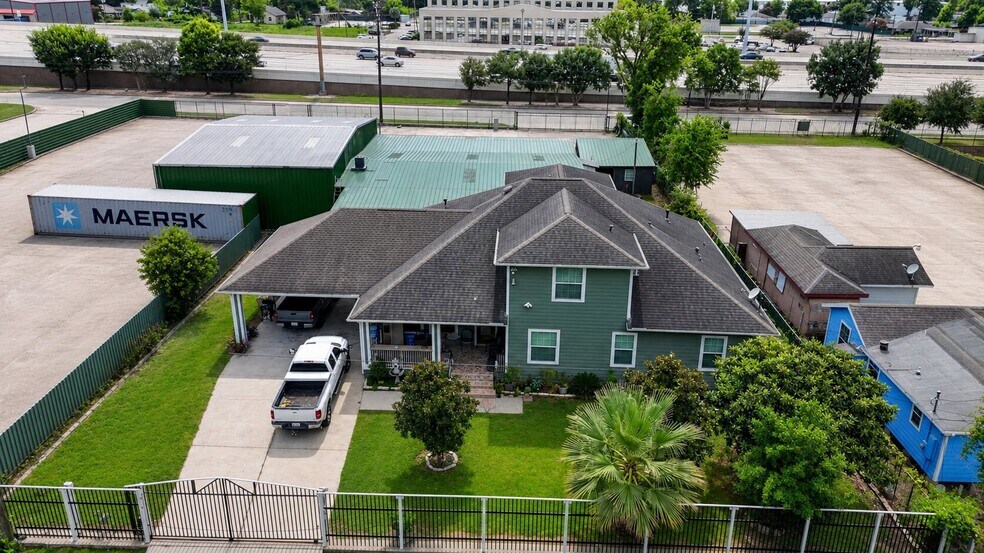 More Photos Of 9024 Eastex Fwy, Houston Auto Repair For Sale