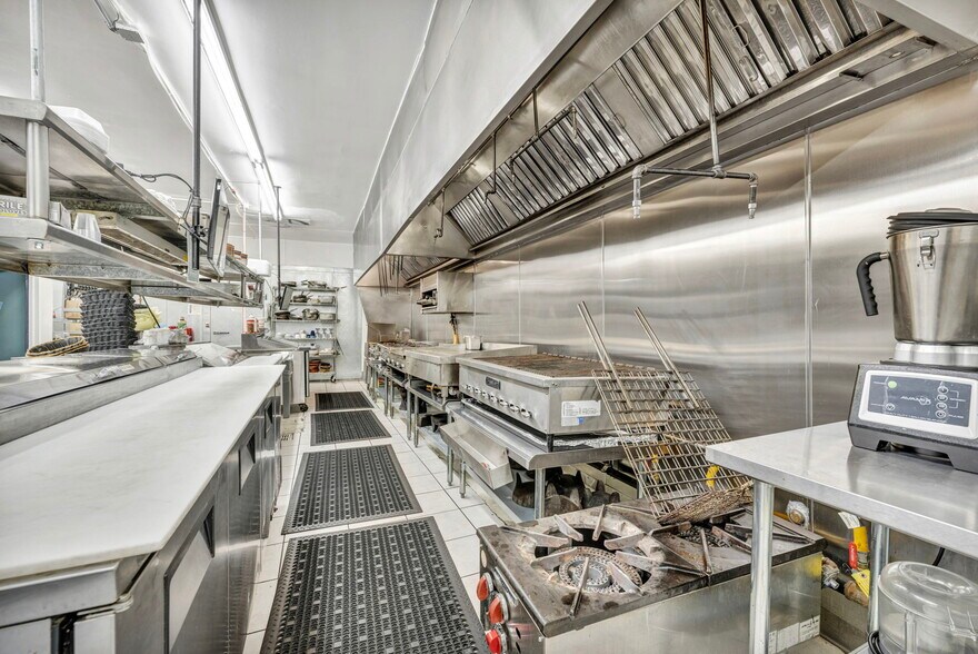 More Photos Of 2021 E Charleston Blvd, Las Vegas Storefront Retail Office For Lease