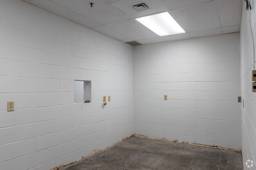 More Photos Of 3201 N Ridge Rd E, Ashtabula Freestanding For Lease