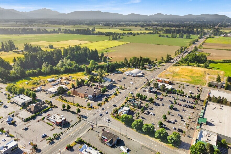 More Photos Of 8082 Guide Meridian, Lynden Freestanding For Sale