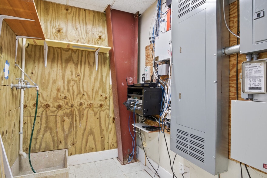 More Photos Of 77 Scattergood Dr NW, Christiansburg Warehouse For Sale