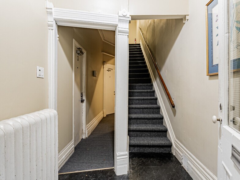 More Photos Of 24 Webster Av, Toronto Apartments For Sale