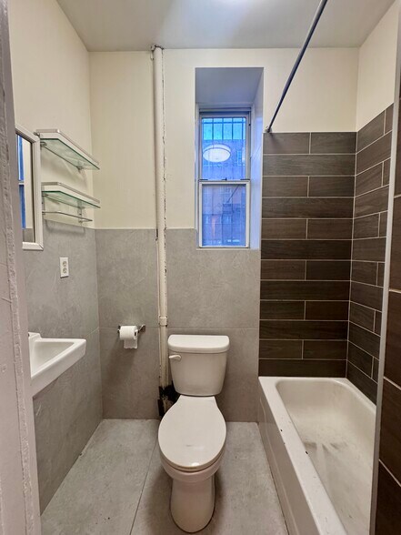 More Photos Of 210 Humboldt St, Brooklyn Apartments For Lease