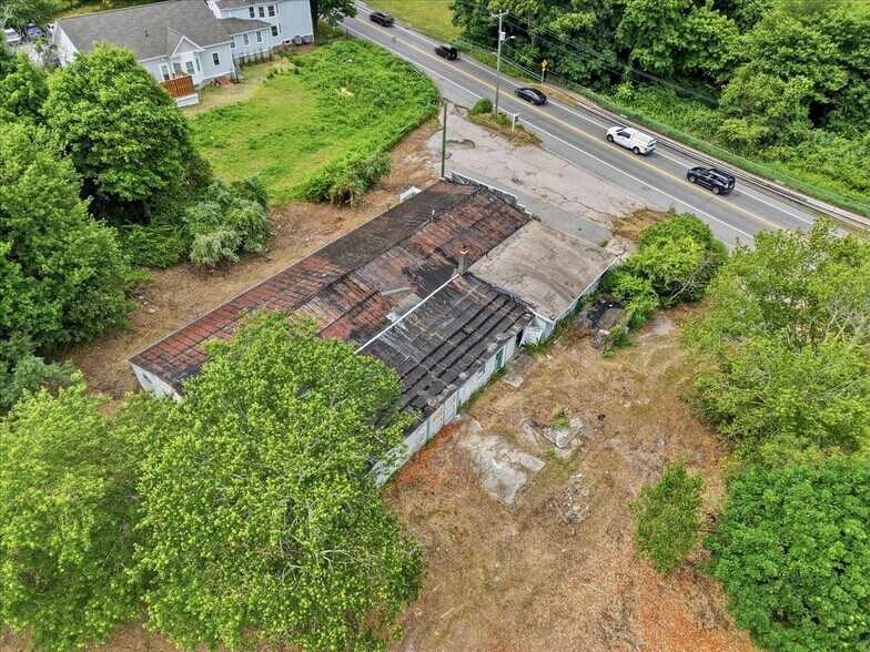 More Photos Of 16 Stonington Rd, Mystic Storefront For Sale