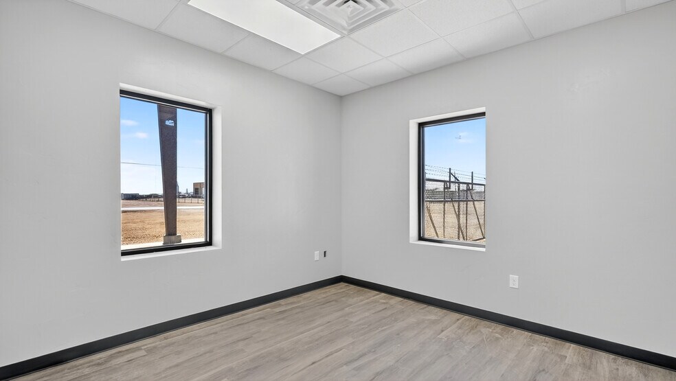 More Photos Of 16510 W Basin St, Odessa Warehouse For Sale