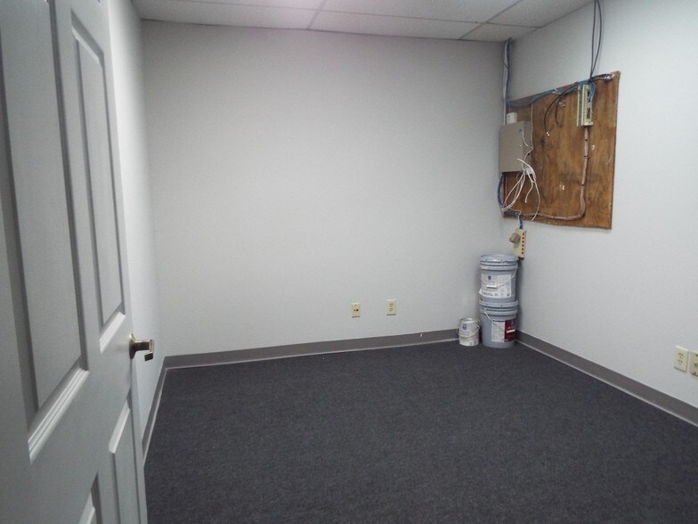 More Photos Of 1298 Rockbridge Rd, Stone Mountain Office For Sale
