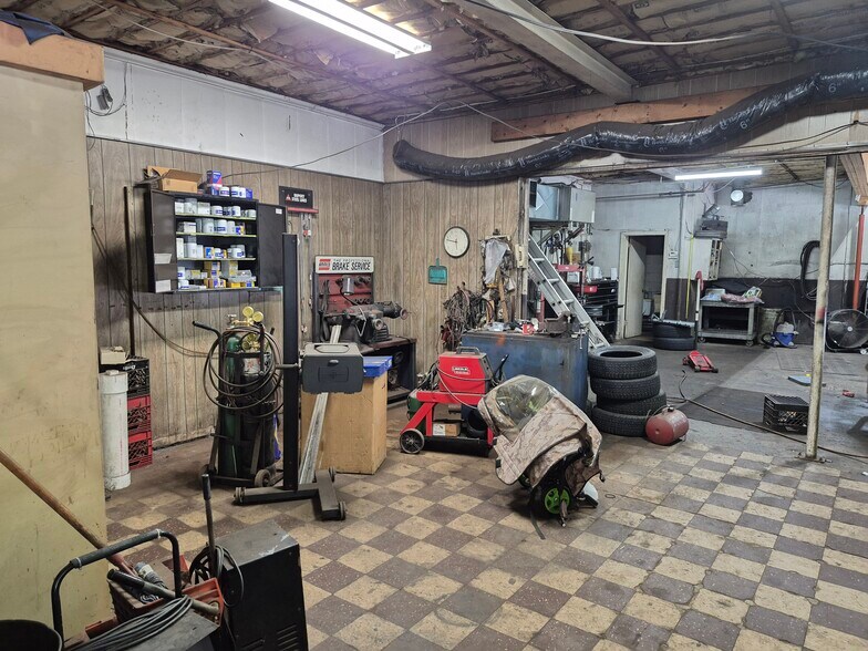 More Photos Of 2702 Saw Mill Run Blvd, Pittsburgh Auto Repair For Sale