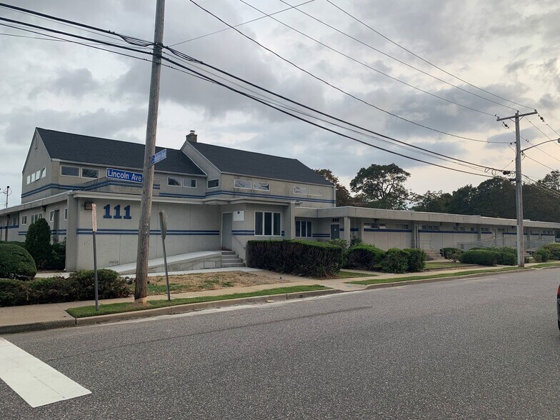 More Photos Of 111 Carleton Ave, Islip Terrace Medical For Lease