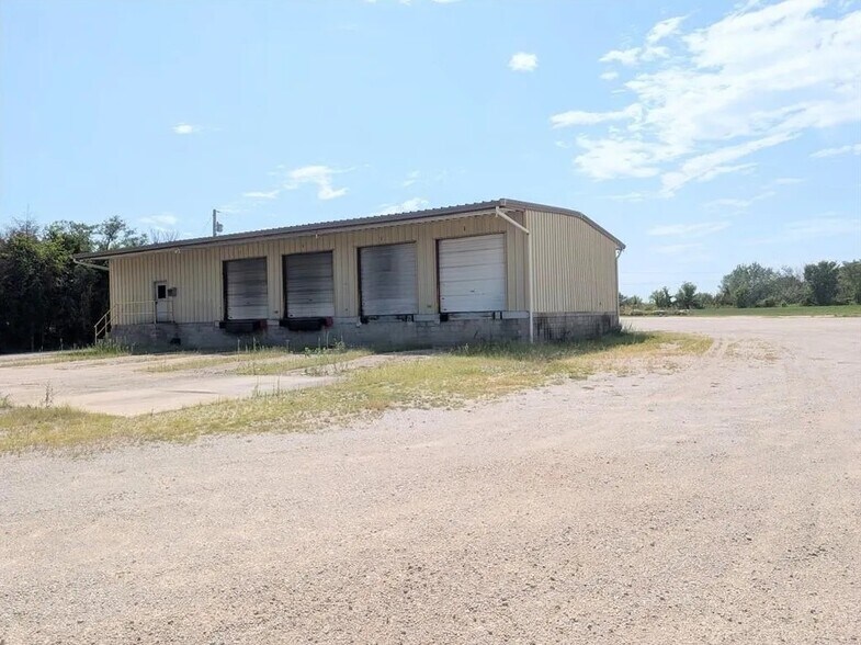 More Photos Of 501 Main, Gas Specialty For Sale