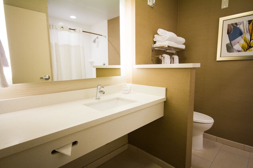 More Photos Of 948 Platte River Blvd, Brighton Hotel For Sale