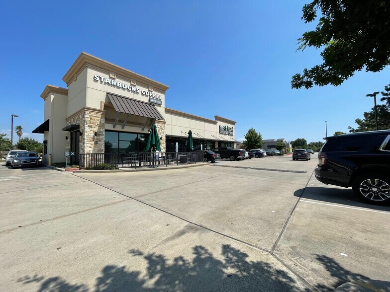 More Photos Of 2556 League City Parkway, League City Freestanding For Lease