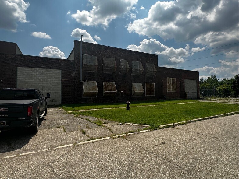 More Photos Of 13881 Elmira St, Detroit Industrial For Sale