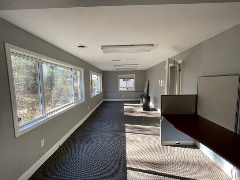 More Photos Of 5810 Blackshire Path, Inver Grove Heights Office Residential For Lease