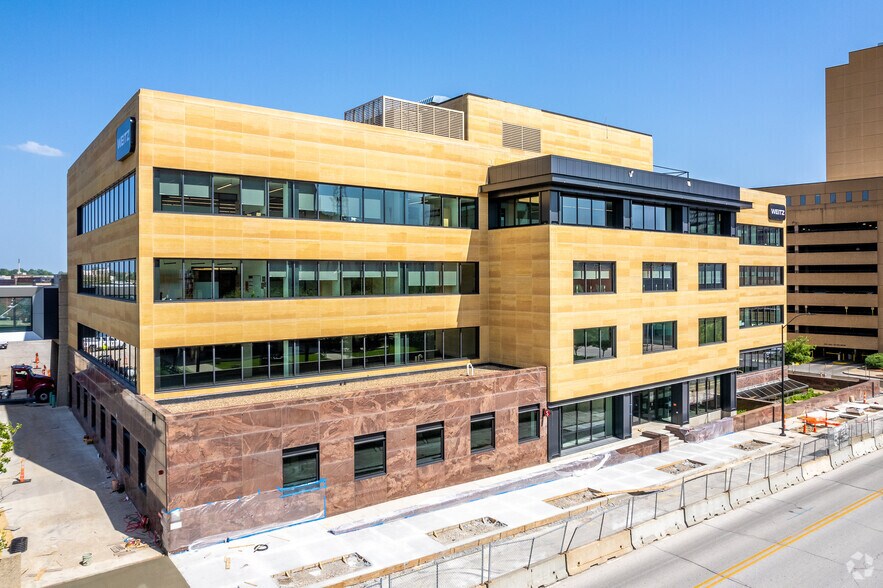 More Photos Of 611 5th Ave, Des Moines Office For Lease