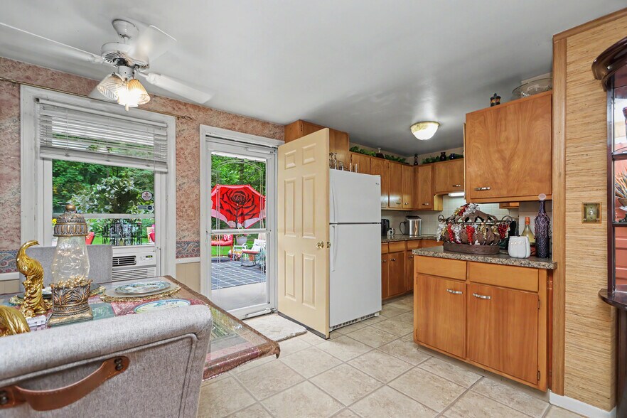 More Photos Of 524 State Route 314 N, Ontario Specialty For Sale
