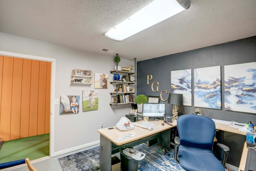 More Photos Of 11578 Airway Blvd, Roanoke Warehouse For Sale