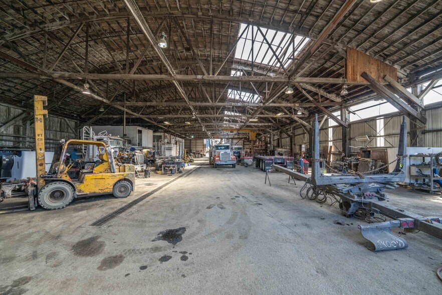 More Photos Of 93761 Hackett Ln, Coos Bay Distribution For Sale