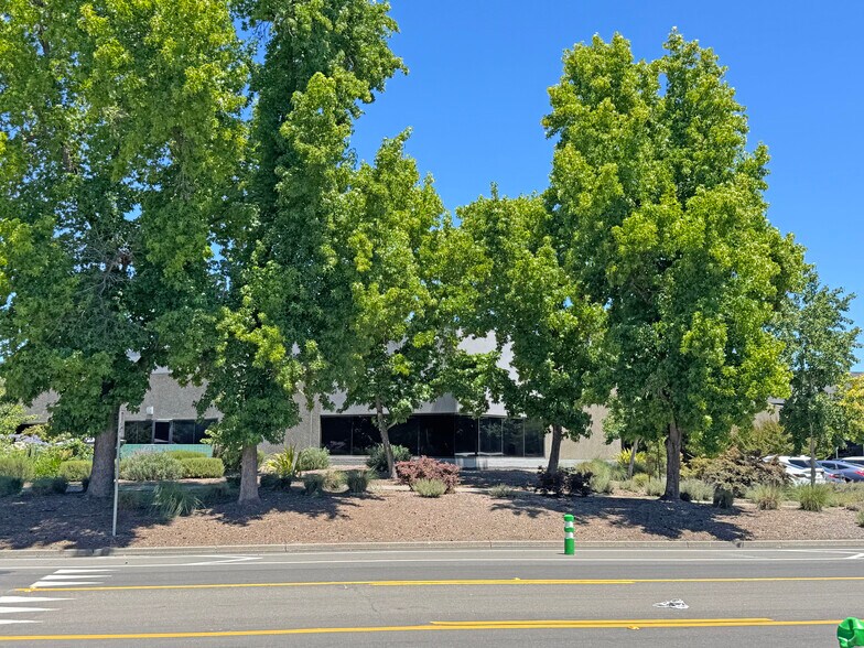 More Photos Of 1360 N Dutton Ave, Santa Rosa Office For Sale