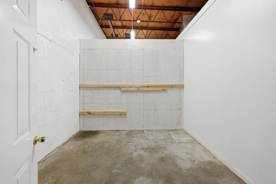 More Photos Of 476 Moreno Street St, Gainesville Distribution For Lease