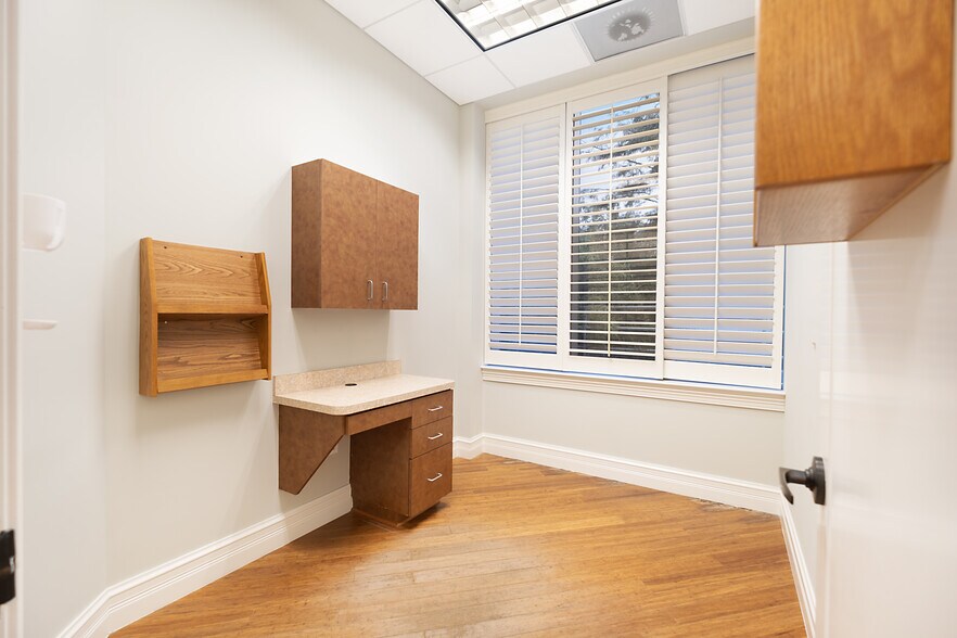 More Photos Of 3021 N Airport Pulling Rd, Naples Office For Sale