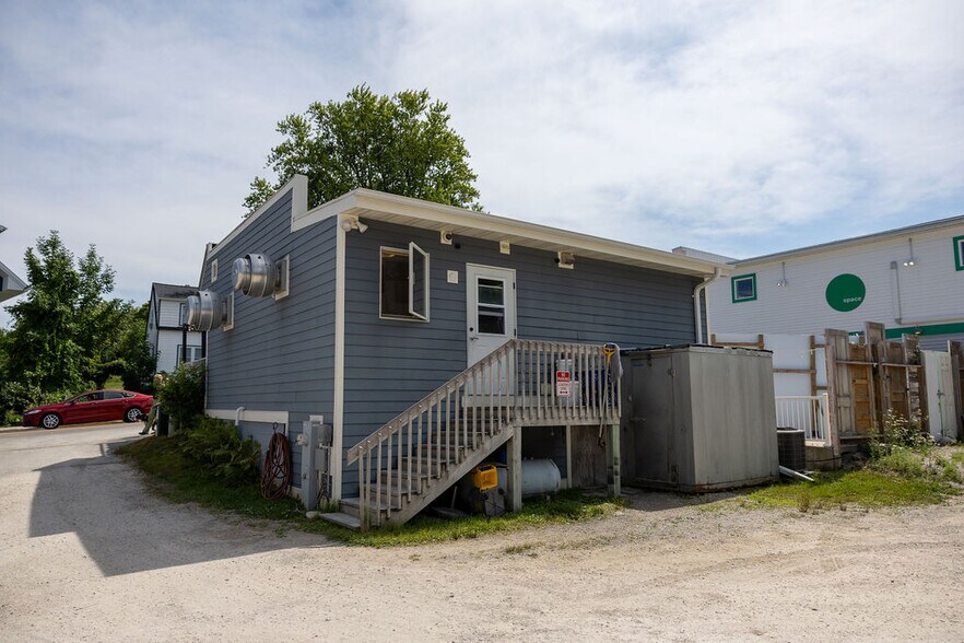 More Photos Of 10649 Bay Shore Dr, Sister Bay Restaurant For Sale