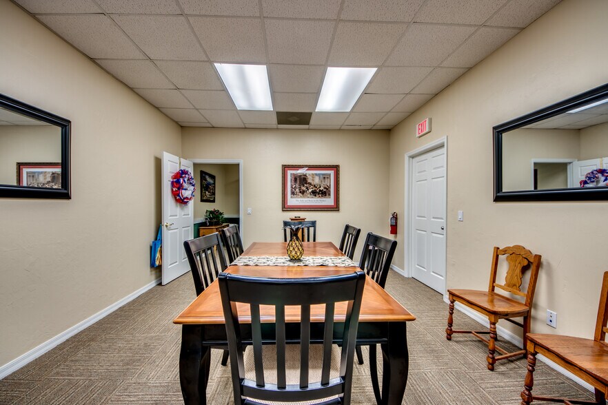 More Photos Of 4426 SE 16th Pl, Cape Coral Office For Lease