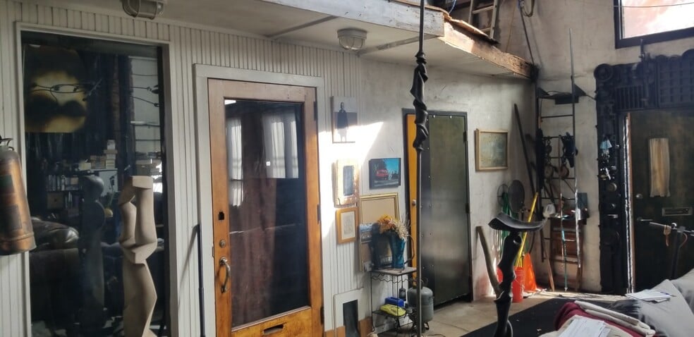 More Photos Of 239 SW Peters St, Atlanta Showroom For Sale