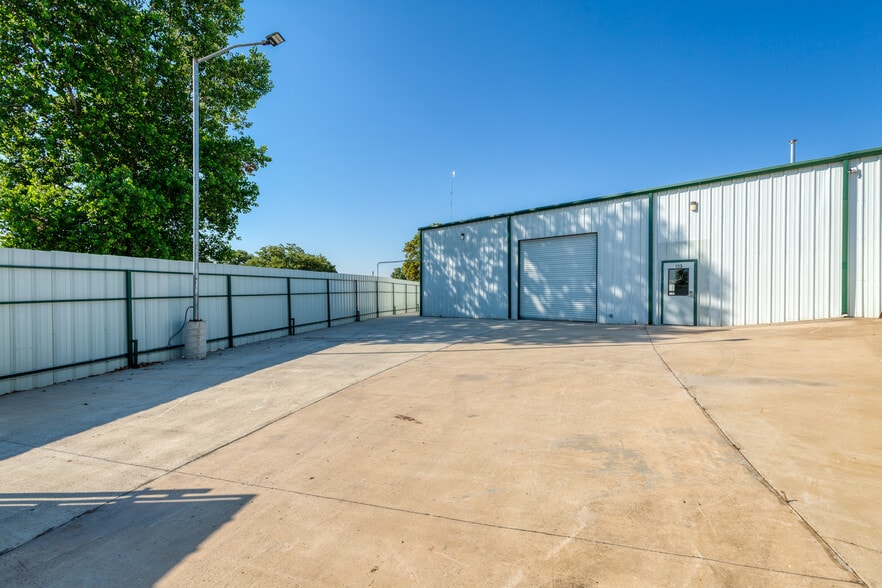 More Photos Of 3100 E Highway 199, Springtown Warehouse For Lease