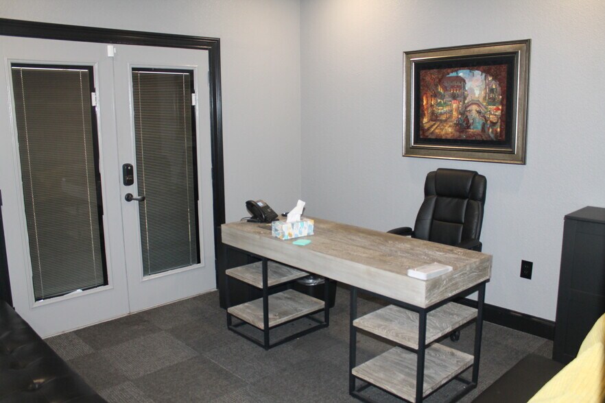 More Photos Of 3400 Hillcrest Dr, Waco Medical For Sale